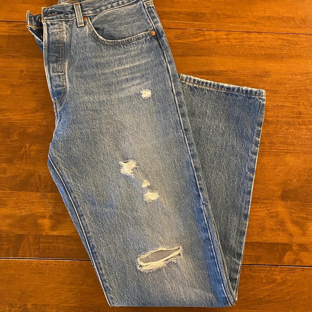Women’s Levi’s 501 Crop Jeans with rips size 31x32